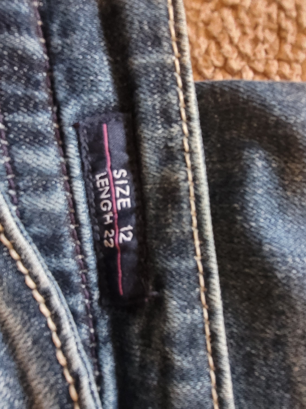 Vigoss Women's Medium-Dark Blue Capri Stretch Jeans - Picture 4 of 10
